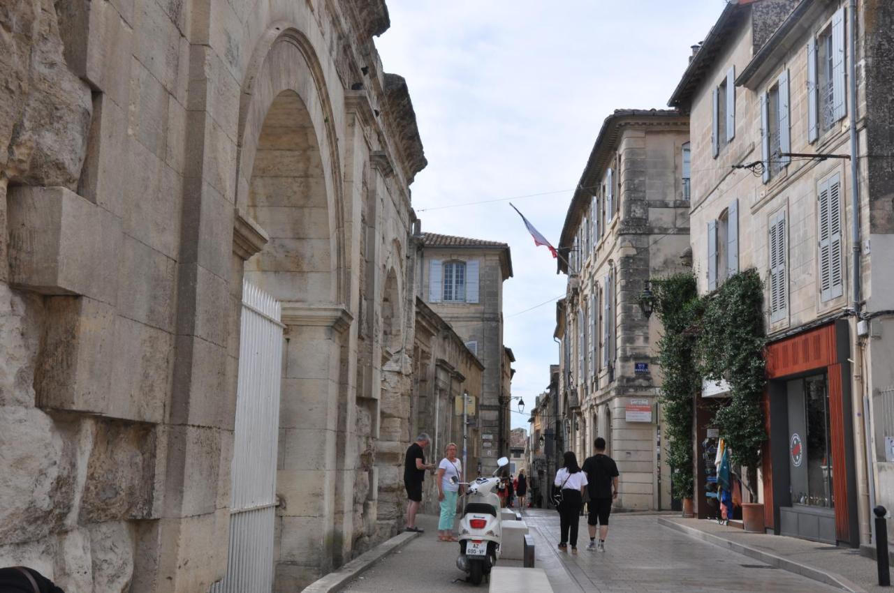 Holiday In Arles -Appartement Du Theatre Antique Exterior foto
